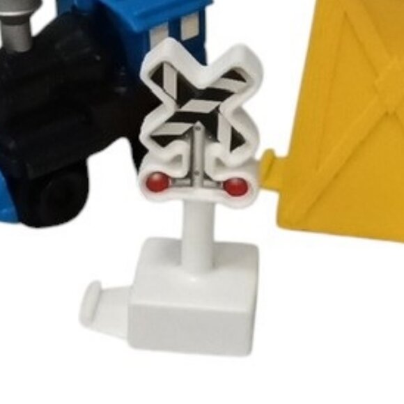 Fisher Price GeoTRAX Rail & Road System C6852 Steamline Station 2004 - Picture 4 of 4